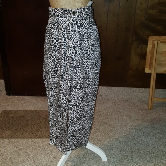 Pants - Leopard print Capri NWT